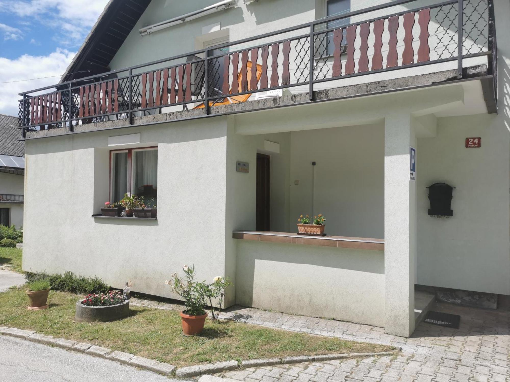 Apartma Rekar - A House, Where You Can Relax In The Embrace Of Nature Jesenice Buitenkant foto